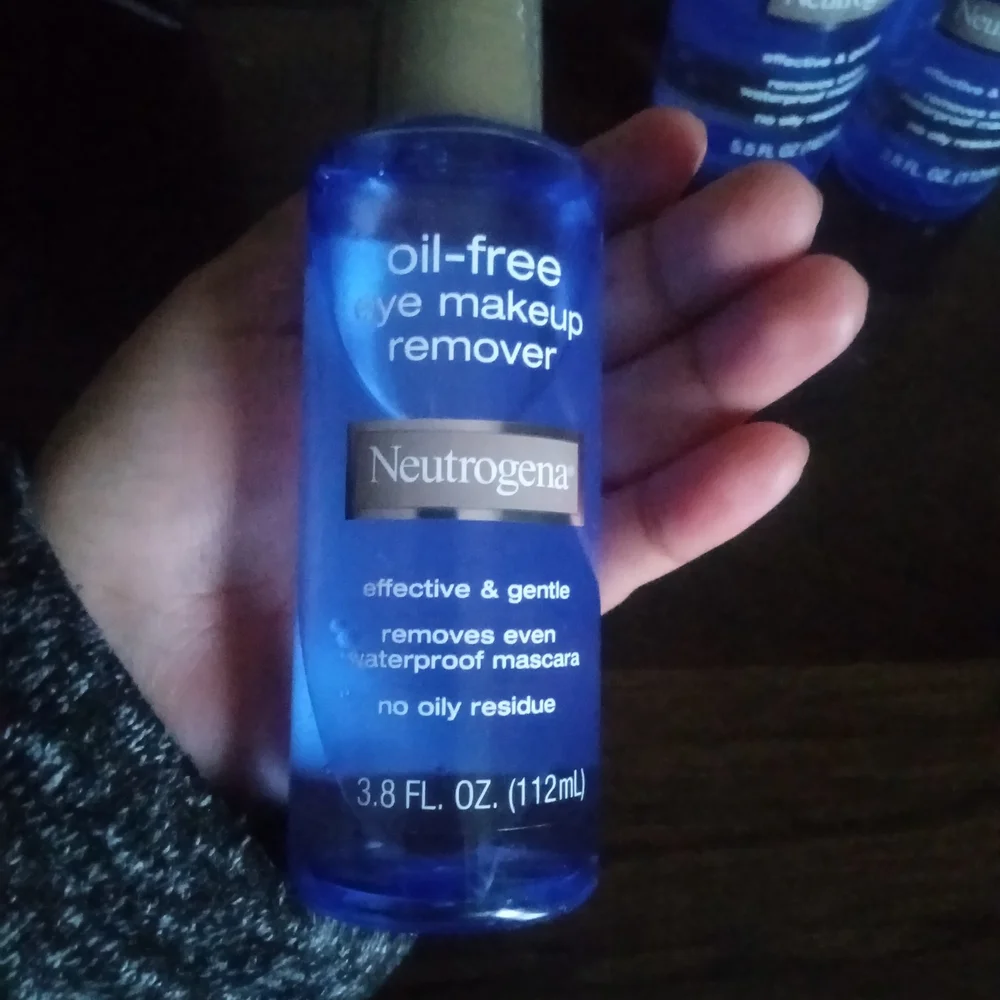 Neutrogena Oil-Free Eye Makeup Remover - Blue - Picture 2 of 5